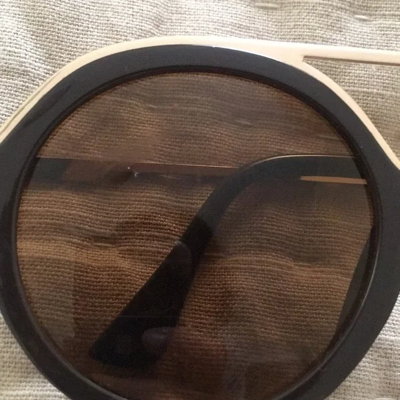 Brown and gold statement sunglasses - Picture 4 of 5